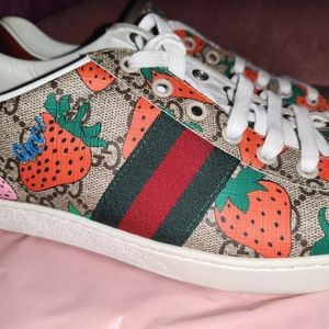 Sold!!!!Gucci Sneakers Size 11